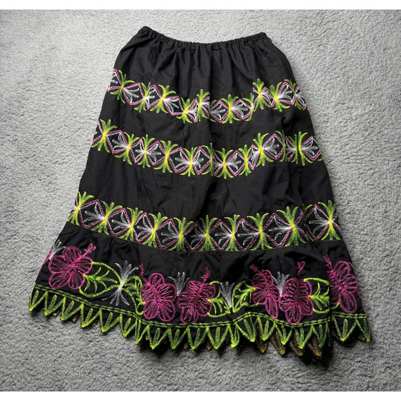 Vintage Hawaiian Hula Skirt Womens Medium Black Embroidered Flower Stretch Waist - Picture 2 of 8